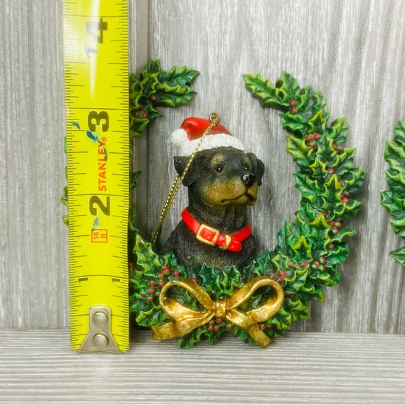 Rottweiler 2 dog with wreath Christmas tree ornament pair 3D resin ornaments - Picture 8 of 8